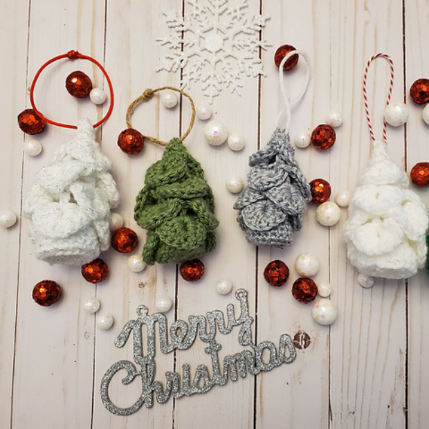 Crochet Christmas tree ornament free pattern