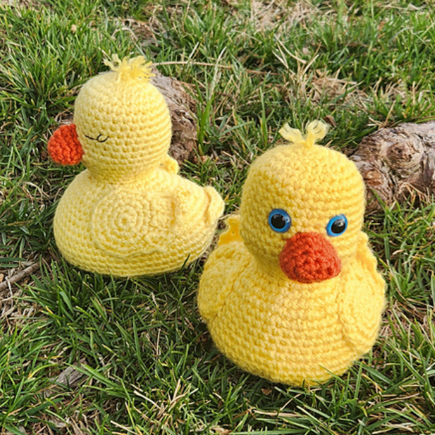 Dizzy the amigurumi duck free crochet pattern
