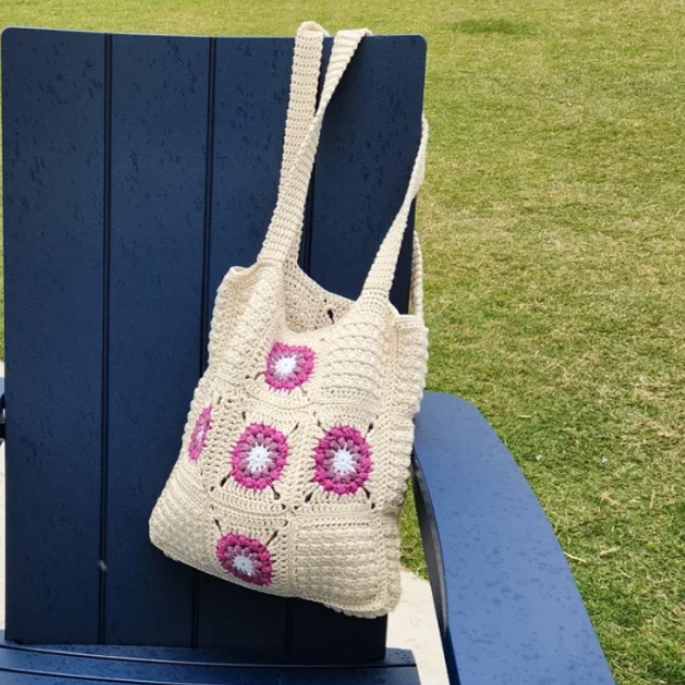 Free Crochet Bag Pattern: Seed and Bloom Tote Bag