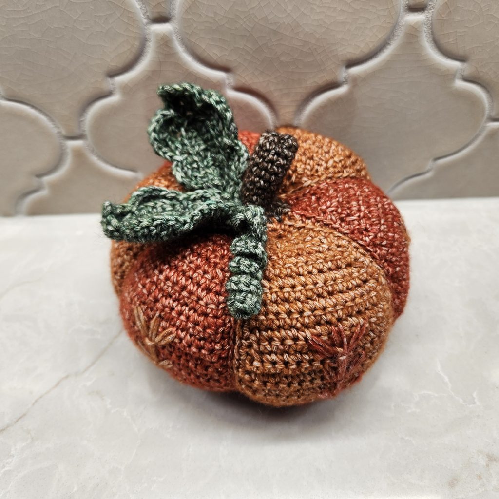 How to crochet an embroidered pumpkin