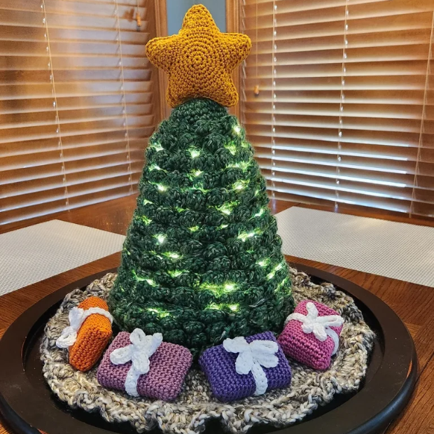 Light Up Table Top Christmas Tree Free Crochet Pattern