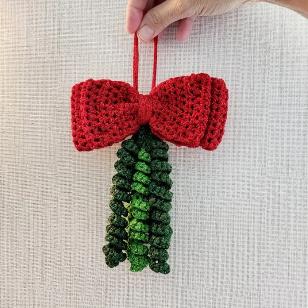 Sparkling Christmas Bow Crochet Pattern
