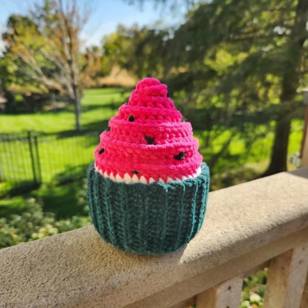 Watermelon cupcake crochet pattern