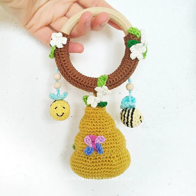 Free crochet bee hive rattle pattern