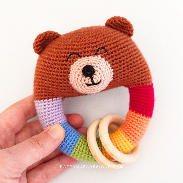 Free crochet bear rattle pattern