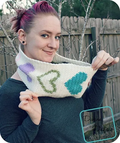 Free crochet heart cowl pattern
