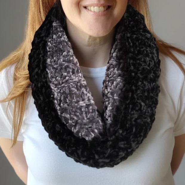 Free Reversible Velvet Cowl Crochet Pattern