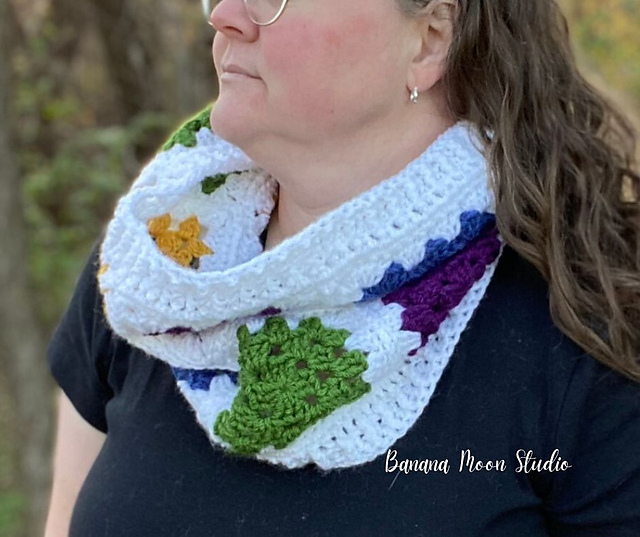 Carmen Granny Square Cowl Free Crochet Pattern
