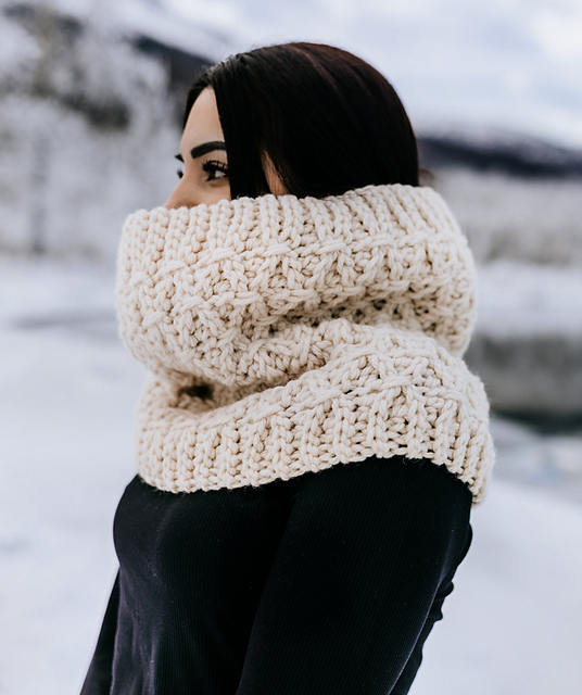 Free Fireside Crochet Cowl Pattern