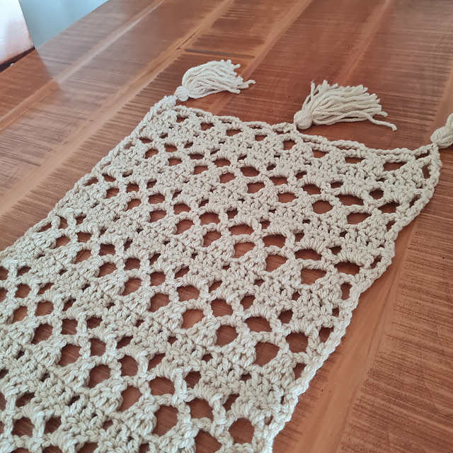 Boho table runner free crochet pattern