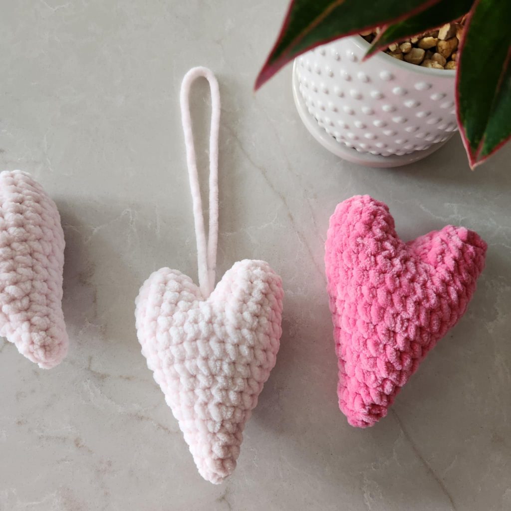 Boho heart hanging decor free crochet pattern