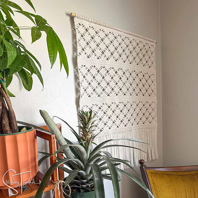 Free crochet boho wall hanger pattern